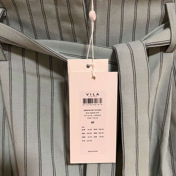 NWT - The perfect travel trouser or work trouser! - Picture 4 of 5